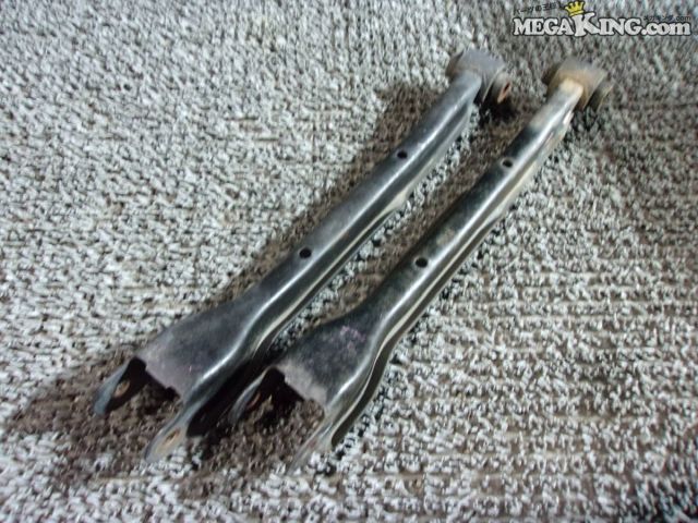 状態詳細 クラックや曲がりは無さそうです。 商品は中古品の為、キズ、除去しきれていない汚れ、相応の使用感などあります。 個人的な主観となりますので、必ず画像にてご判断をお願いします。 状態につきましては見落とし、記載漏れ等ある場合がございますのでご購入をお考えの方は不明点等あればお気軽にご質問ください。 完璧な状態を求める方はO/H前提にご入札をお願いします。 ※消耗品のパーツに関しては基本的に交換前提でお願いします。 付属品は画像の物がすべてとなります。　　掲載枚数の関係上、画像ではわかり難い部分もありますが、ご納得頂ける方のみでお願いします。 中古品という事をご理解頂き、ノークレーム、ノーリターンでお願い致します。 ※ご注意 車高調、サスペンション、ショック、足廻り部品に関しては車種違いで取り付けできない場合を除いて、完全ノークレーム、ノーリターンとさせて頂きます。 万が一車種違いの場合は商品到着後1週間以内にご連絡下さい。 ※（1週間以内にご連絡が無い場合、クレームは、一切受け付けません） 商品は現品のみですので返金にて対応させていただきます。 補償範囲は商品の落札代金のみで、送料・取り付け工賃・その他諸費用は補償範囲外とさせていただきます。 以上の事項に同意される方のみご購入下さい。 特徴 コンディションランク 【 C 】 一般中古品 使用感があり傷やダメージはありますが、問題なく使える一般的な商品。 メーカー ニッサン タイプ 純正 型式・仕様 RPS13 車種 180SX 品番 MH3 TCX 管理番号 4KT1-992 P:Saku - D:Higu - Ph:5 - SAGAWA　R:1630 / 13　-　40 - 4