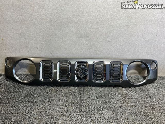 Rakuten - 【中古】★美品★令和8年4月 JC74W ジムニーノマド 純正 ノーマル フロントグリル ラジエターグリル 72111-80T0 / T5-051