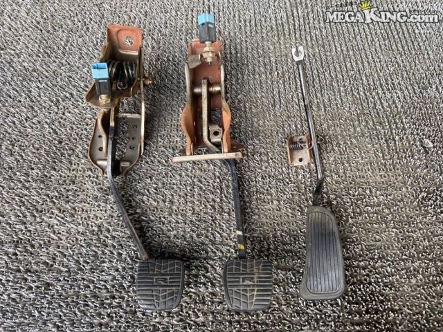 【中古】BNR32 スカイライン GT-R GTR 純正 ノーマル ペダルセット アクセル ブレーキ クラッチ 3点セット RB26DETT / 2T5-1811