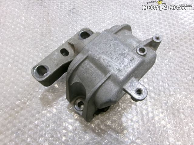 Rakuten - 【中古】VW フォルクスワーゲン ゴルフ5 純正 ノーマル エンジンマウント ラバー ブッシュ 右 1K0199262AM / 2S1-511