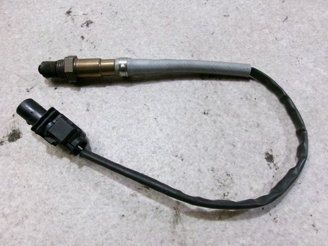 状態詳細 車種不明の為、ご自身にて判断可能な方のみご入札お願いします。 割れ、欠けは無さそうです。 弊社では動作未確認の為、ジャンク品としてお考え下さい。 商品は中古品の為、キズ、除去しきれていない汚れ、相応の使用感などあります。 個人的な主観となりますので、必ず画像にてご判断をお願いします。 状態につきましては見落とし、記載漏れ等ある場合がございますのでご購入をお考えの方は不明点等あればお気軽にご質問ください。 付属品は画像の物がすべてとなります。　　掲載枚数の関係上、画像ではわかり難い部分もありますが、ご納得頂ける方のみでお願いします。 中古品という事をご理解頂き、ノークレーム、ノーリターンでお願い致します。 特徴 コンディションランク 【 J 】 ジャンク品 そのまま使える見込みがないほど故障や破損や一部欠品など、製品としての利用価値を失っているが、構成部品を取り出して再利用できそうな商品。 部品取りを目的としてお求めください。 重大な状態不良・欠品があると判断される商品もこちらに含まれます。 ※【J】ジャンク品は返品、返金、交換は一切承りません。 メーカー 社外 タイプ - 型式・仕様 - 車種 - 品番 0258017169 管理番号 R1-1482 P:Tsutsumi - D:Higu - Ph:5 - SAGAWA　R:970 / 10　-　24 - 3