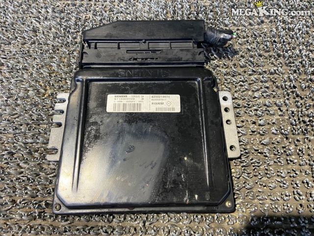 状態詳細 ■ 商品概要 ルノー ルーテシア（BF4型）の純正エンジンコンピューターです。 ■ 商品状態 こちらのユニットは、配線が根元付近でカットされている状態です。 取り外すまでは問題なく使用されていました。 外観には使用に伴う小キズや薄い汚れが見受けられますが、 大きな曲がりやクラックといった深刻な破損はありません。 商品は中古品の為、キズ、除去しきれていない汚れ、相応の使用感などあります。 個人的な主観となりますので、必ず画像にてご判断をお願いします。 状態につきましては見落とし、記載漏れ等ある場合がございますのでご購入をお考えの方は不明点等あればお気軽にご質問ください。 付属品は画像の物がすべてとなります。　　掲載枚数の関係上、画像ではわかり難い部分もありますが、ご納得頂ける方のみでお願いします。 中古品という事をご理解頂き、ノークレーム、ノーリターンでお願い致します。 特徴 コンディションランク 【 C 】 一般中古品 使用感があり傷やダメージはありますが、問題なく使える一般的な商品。 メーカー ルノー タイプ 純正 型式・仕様 BF4 車種 ルーテシア 品番 8200214974 S118303109 管理番号 2T7-415 P:Sou - D:Higu - Ph:6 - SAGAWA　R:1630 / 21　-　21 - 5