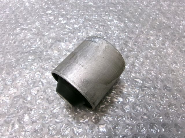 【中古】★激安!★BMW E39 5シリーズ 純正 ノーマル リア リヤ コントロールアームブッシュ 1個 片側 33321092243 / Q10-557