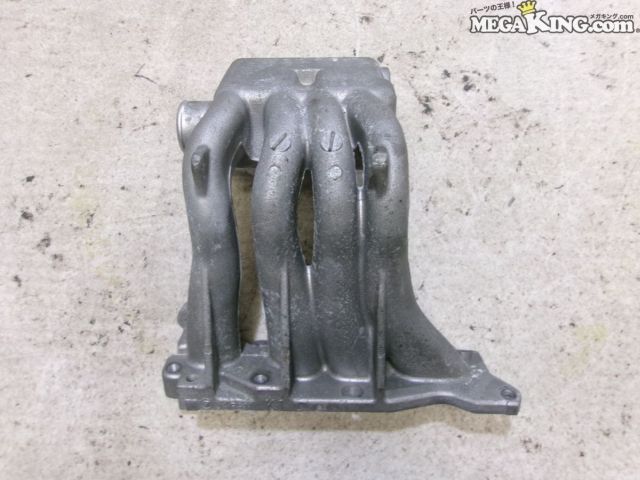 状態詳細 クラックは無さそうです。 商品は中古品の為、キズ、除去しきれていない汚れ、相応の使用感などあります。 個人的な主観となりますので、必ず画像にてご判断をお願いします。 状態につきましては見落とし、記載漏れ等ある場合がございますのでご購入をお考えの方は不明点等あればお気軽にご質問ください。 完璧な状態を求める方はO/H前提にご入札をお願いします。 ※消耗品のパーツに関しては基本的に交換前提でお願いします。 付属品は画像の物がすべてとなります。　　掲載枚数の関係上、画像ではわかり難い部分もありますが、ご納得頂ける方のみでお願いします。 中古品という事をご理解頂き、ノークレーム、ノーリターンでお願い致します。 ※ご注意 エンジン部品に関しては車種違いで取り付けできない場合を除いて、完全ノークレーム、ノーリターンとさせて頂きます。 万が一車種違いの場合は商品到着後1週間以内にご連絡下さい。 ※（1週間以内にご連絡が無い場合、クレームは、一切受け付けません） 商品は現品のみですので返金にて対応させていただきます。 補償範囲は商品の落札代金のみで、送料・取り付け工賃・その他諸費用は補償範囲外とさせていただきます。 以上の事項に同意される方のみご購入下さい。 特徴 コンディションランク 【 C 】 一般中古品 使用感があり傷やダメージはありますが、問題なく使える一般的な商品。 メーカー スバル タイプ 純正 型式・仕様 RA1 車種 プレオ 品番 - 管理番号 2T3-873 P:Taka - D:Higu - Ph:6 - SAGAWA　R:2310 / 30　-　26 - 16