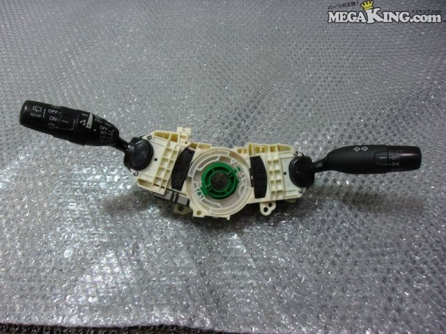 状態詳細 割れや欠けは無さそうです。 商品は中古品の為、キズ、除去しきれていない汚れ、相応の使用感などあります。 個人的な主観となりますので、必ず画像にてご判断をお願いします。 状態につきましては見落とし、記載漏れ等ある場合がございますのでご購入をお考えの方は不明点等あればお気軽にご質問ください。 付属品は画像の物がすべてとなります。　　掲載枚数の関係上、画像ではわかり難い部分もありますが、ご納得頂ける方のみでお願いします。 中古品という事をご理解頂き、ノークレーム、ノーリターンでお願い致します。 特徴 コンディションランク 【 C 】 一般中古品 使用感があり傷やダメージはありますが、問題なく使える一般的な商品。 メーカー ホンダ タイプ 純正 型式・仕様 ZF1 車種 CRZ 品番 - 管理番号 4KS7-1051 P:Sou - D:Higu - Ph:5 - SAGAWA　R:2310 / 39　-　15 - 8