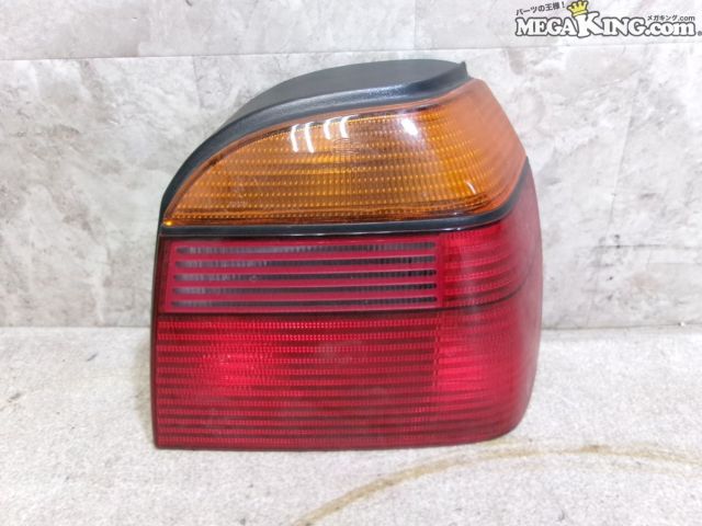 【中古】VW フォルクスワーゲン ゴルフ3 純正 HELLA ヘラ テールランプ テールライト レンズ バックランプ 右 1H6945257 / 4KS7-579