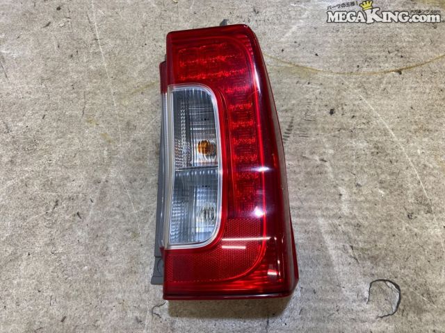 ダイハツ　タントカスタムLA600S 右側テールランプ 中古品 楽天市場】タント la600s テールランプ右の通販
