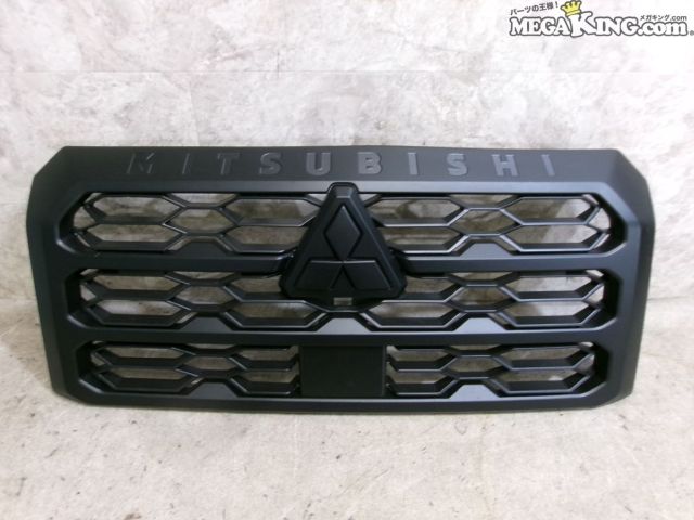 【中古】LC2T トライトン 純正 ノーマル フロントグリル カメラ穴有 62310A05 / S9-686