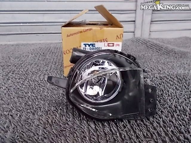 【中古】★新品!★BMW E90 3シリーズ セダン 前期 ? TYC フォグランプ フォグライト 右 19-0469001 / 2J5-228