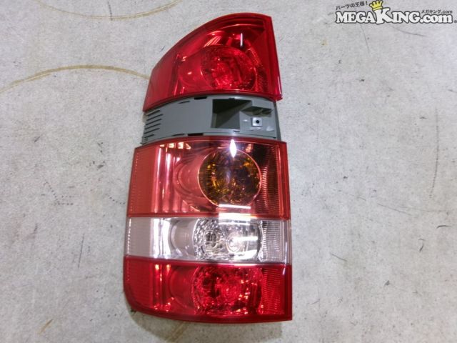 【中古】AZR60G NOAH ノア 純正 ノーマル テールランプ テールライト 左 助手席側 ICHIKOH 28-157 VOXY ヴォクシー 等 / S3-800