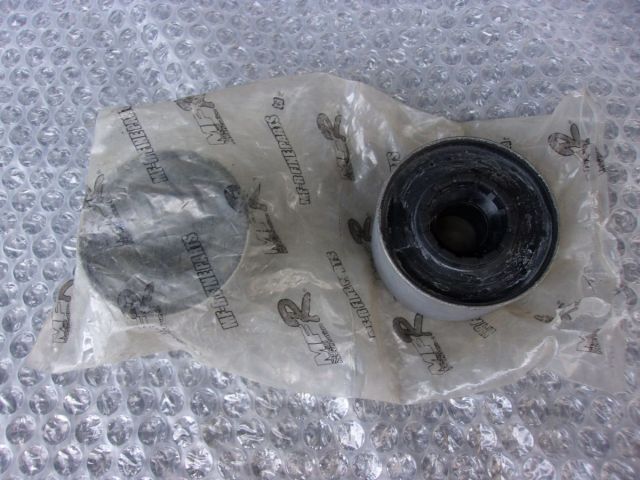 【中古】★未使用!★車種不明 MF-R MFR ファインパーツ ブッシュ BMW ? 分かる方 / Q7-334