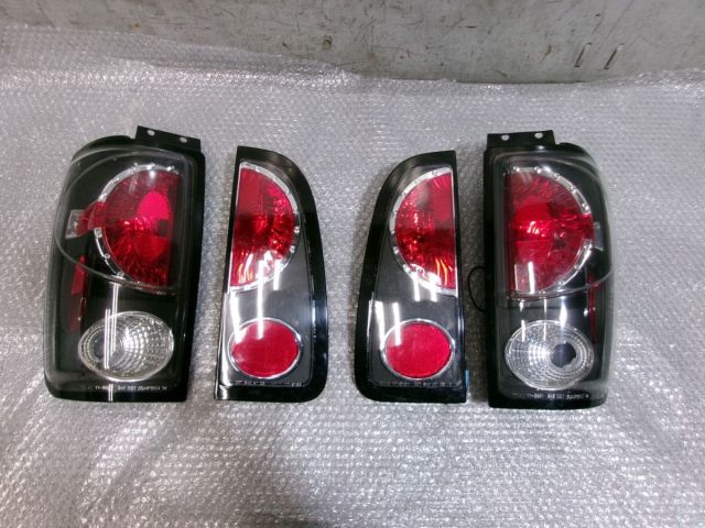 【中古】★激安!★リンカーン ナビゲーター TYC テールライト テールランプ レンズ 左右 / 2Q6-2050