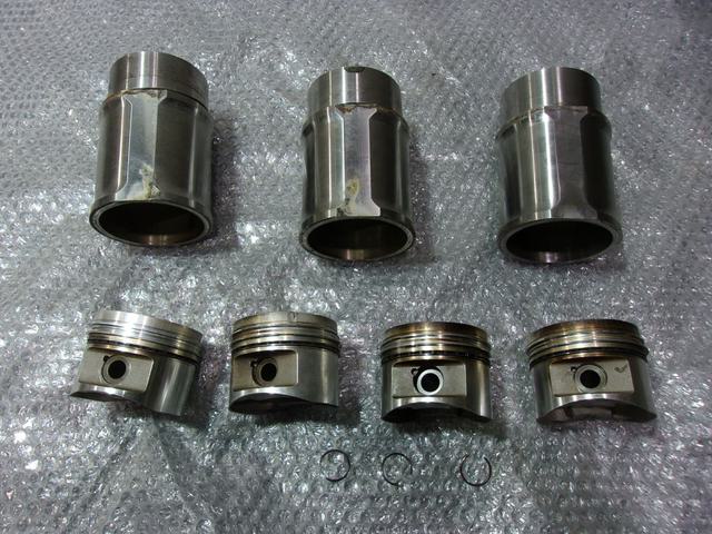 【中古】★希少!激安!★ルノー ルノー5 サンク ターボ 社外 ピストン スリーブ / R11-509