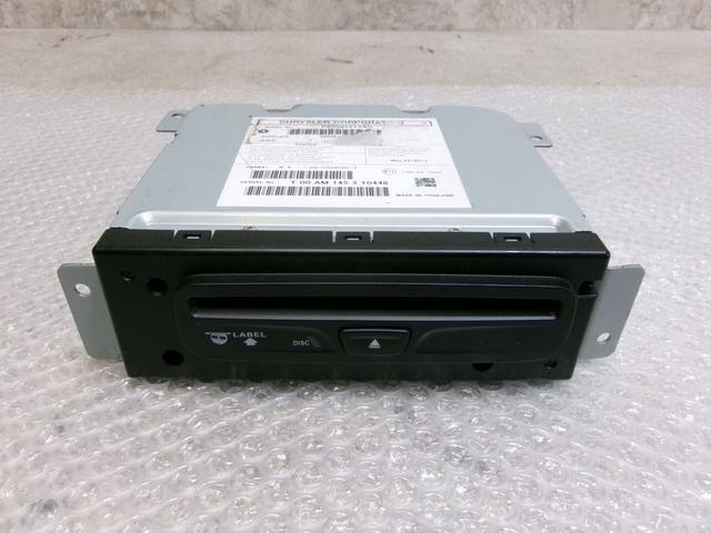 【中古】★激安!★メーカー・車種不明 純正 CDデッキ プレーヤー P05091217AC フェラーリ ? F12 ? ダッジ ? ラム ? 分かる方 / R5...