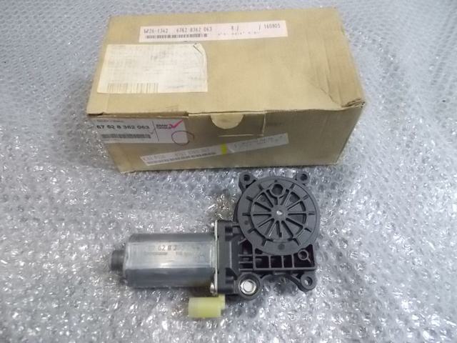 【中古】★未使用!★BMW E46 3シリーズ 純正 ノーマル フロント パワーウィンドウモーター 左 ? 67628362..