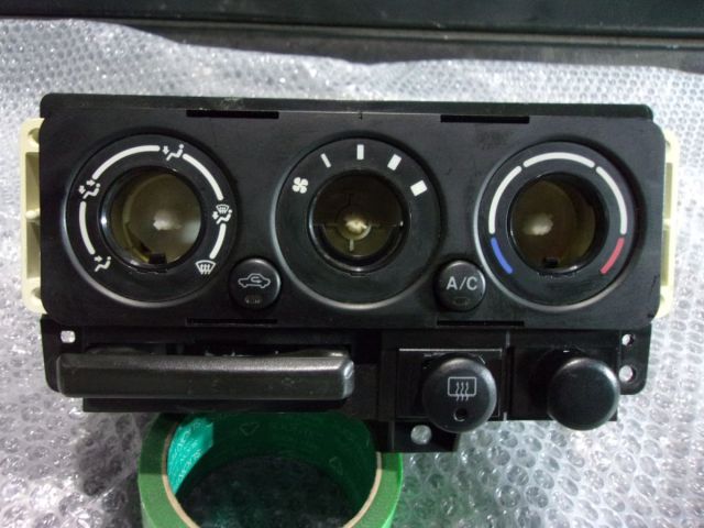 【中古】★激安!★車種不明 マツダ 純正 エアコンパネル スイッチ AZワゴン ? 分かる方 / 4Q7-1520