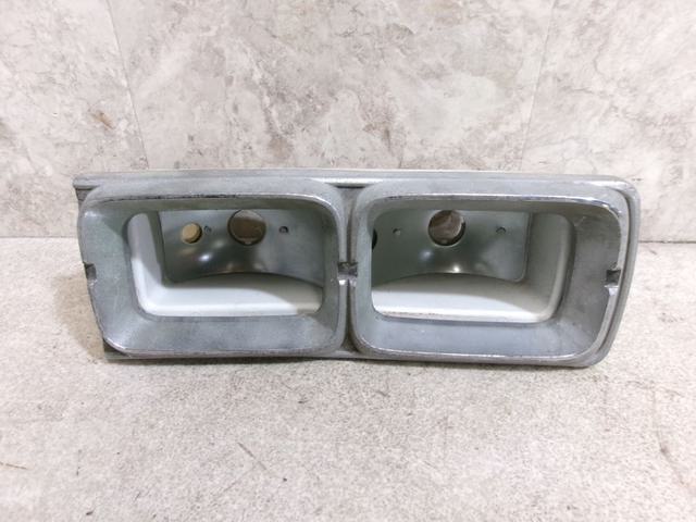 【中古】★激安!★KGC10 スカイライン ハコスカ 純正 ノーマル テールランプ ベゼル 土台 ユニット 右 IKI 4015 / 2R8-630