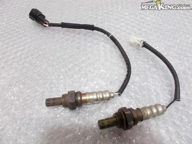 状態詳細 取り外すまでは使用していたとのことです。 商品は中古品の為、キズ、除去しきれていない汚れ、相応の使用感などあります。 個人的な主観となりますので、必ず画像にてご判断をお願いします。 状態につきましては見落とし、記載漏れ等ある場合がございますのでご購入をお考えの方は不明点等あればお気軽にご質問ください。 付属品は画像の物がすべてとなります。　　掲載枚数の関係上、画像ではわかり難い部分もありますが、ご納得頂ける方のみでお願いします。 中古品という事をご理解頂き、ノークレーム、ノーリターンでお願い致します。 特徴 コンディションランク 【 C 】 一般中古品 使用感があり傷やダメージはありますが、問題なく使える一般的な商品。 メーカー スズキ タイプ 純正 型式・仕様 L250S 車種 ミラ 品番 89465-97210 89465-97222 参考適合車種 L260S 等 適合について 場合によっては加工が必要になる場合もございますので、マッチングに関しましては必ず上記記載車種を含め、ショップ等でご確認の上、ご入札ください。 適合に関しましてはあくまでも参考程度に記載しているため、適合を保証するものではありませんので一切クレームをお受けできないことをご了承ください。 あくまでもお客様の方でお調べ頂きご判断の上ご入札ください。 管理番号 4S6-189 P:Bu - D:Higu - Ph:5 - SAGAWA　R:1040 / 6　-　13 - 3