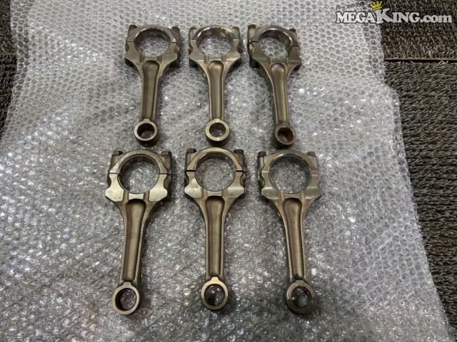 状態詳細 ■ 商品概要 ホンダ NA1 NSX用の純正チタンコンロッド6本セットです。 ■ 商品状態 目立つ曲がりやクラックは見受けられませんが、 全体的に使用に伴うすり傷や小傷、擦れが見受けられます。 また、メタルは欠品しています。 精密なエンジンパーツのため、必要に応じて研磨や修正、 オーバーホール等を行っていただく前提でご検討をお願いいたします。 商品は中古品の為、キズ、除去しきれていない汚れ、相応の使用感などあります。 個人的な主観となりますので、必ず画像にてご判断をお願いします。 状態につきましては見落とし、記載漏れ等ある場合がございますのでご購入をお考えの方は不明点等あればお気軽にご質問ください。 完璧な状態を求める方はO/H前提にご入札をお願いします。 ※消耗品のパーツに関しては基本的に交換前提でお願いします。 付属品は画像の物がすべてとなります。　　掲載枚数の関係上、画像ではわかり難い部分もありますが、ご納得頂ける方のみでお願いします。 中古品という事をご理解頂き、ノークレーム、ノーリターンでお願い致します。 ※ご注意 エンジン部品に関しては車種違いで取り付けできない場合を除いて、完全ノークレーム、ノーリターンとさせて頂きます。 万が一車種違いの場合は商品到着後1週間以内にご連絡下さい。 ※（1週間以内にご連絡が無い場合、クレームは、一切受け付けません） 商品は現品のみですので返金にて対応させていただきます。 補償範囲は商品の落札代金のみで、送料・取り付け工賃・その他諸費用は補償範囲外とさせていただきます。 以上の事項に同意される方のみご購入下さい。 特徴 コンディションランク 【 D 】 要補修品 使用感があり大きなダメージがある商品。 故障や破損や一部欠品など、何かしらの訳あり商品ではありますが部品取りや補修・修理して使われる方など状態よりも価格重視の商品。 メーカー ホンダ タイプ 純正 型式・仕様 NA1 車種 NSX 品番 - カラー_素材 チタン 管理番号 T7-1506 P:Sou - D:Higu - Ph:14 - SAGAWA　R:1630 / 26　-　21 - 6