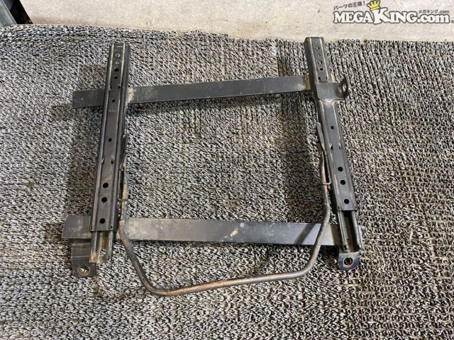 【中古】EP82 スターレット BRIDE ブリッド セミバケ セミバケット シートレール 底4点止め 右 運転席側 / 2T5-1182