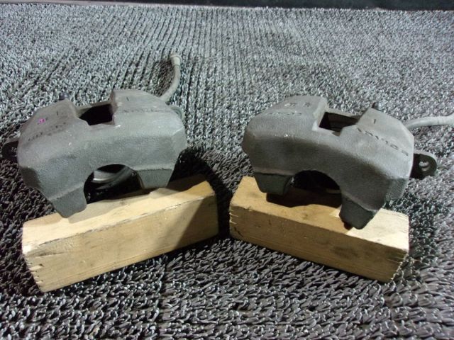 【中古】★激安!★GRS180 クラウン 純正 ADVICS アドヴィックス フロント キャリパー 左右 GRS182 等 / 2Q11-484