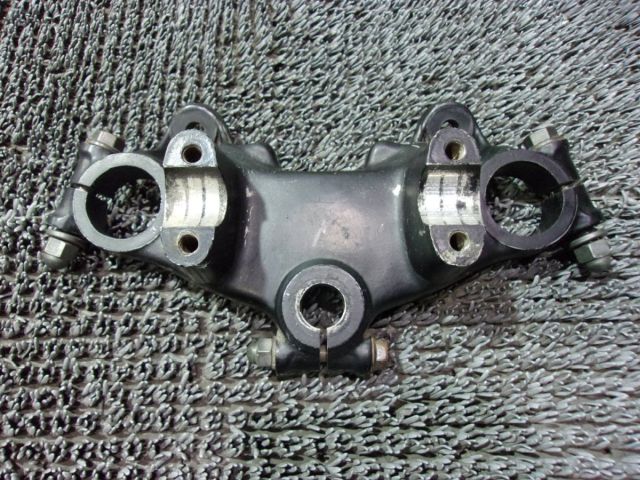 【中古】★激安!★車種不明 スズキ ? 純正 ノーマル トップブリッジ 土台 GSX750E ? ベコ ? 分かる方 / 2Q9-1857