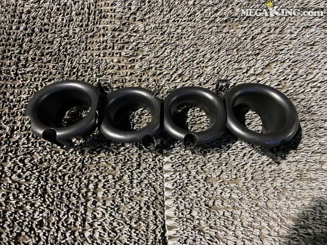 状態詳細 ■ 商品概要 吸気系の予備パーツや加工用、補修ベースとしてご活用いただけます。 ■ 商品状態 全体的に使用に伴うすり傷や小傷が見受けられます。 また、1箇所フチ部分に軽度の変形が生じています。 ただし割れや欠けといった重大なダメージはなく、 現状のまままだ使用可能な状態です。完璧なコンディションをお求めの方や細かな点が気になる方はご遠慮いただき、補修や加工用のベースパーツとしてお考えください。 商品は中古品の為、キズ、除去しきれていない汚れ、相応の使用感などあります。 個人的な主観となりますので、必ず画像にてご判断をお願いします。 状態につきましては見落とし、記載漏れ等ある場合がございますのでご購入をお考えの方は不明点等あればお気軽にご質問ください。 完璧な状態を求める方はO/H前提にご入札をお願いします。 ※消耗品のパーツに関しては基本的に交換前提でお願いします。 付属品は画像の物がすべてとなります。　　掲載枚数の関係上、画像ではわかり難い部分もありますが、ご納得頂ける方のみでお願いします。 中古品という事をご理解頂き、ノークレーム、ノーリターンでお願い致します。 ※ご注意 エンジン部品に関しては車種違いで取り付けできない場合を除いて、完全ノークレーム、ノーリターンとさせて頂きます。 万が一車種違いの場合は商品到着後1週間以内にご連絡下さい。 ※（1週間以内にご連絡が無い場合、クレームは、一切受け付けません） 商品は現品のみですので返金にて対応させていただきます。 補償範囲は商品の落札代金のみで、送料・取り付け工賃・その他諸費用は補償範囲外とさせていただきます。 以上の事項に同意される方のみご購入下さい。 特徴 コンディションランク 【 C 】 一般中古品 使用感があり傷やダメージはありますが、問題なく使える一般的な商品。 メーカー HONDA ホンダ タイプ 純正 型式・仕様 - 車種 CBR1000RR 品番 LHM MKF E1 RHM MKF E1 管理番号 2T9-655 P:Sou - D:Higu - Ph:7 - SAGAWA　R:1630 / 33　-　11 - 8