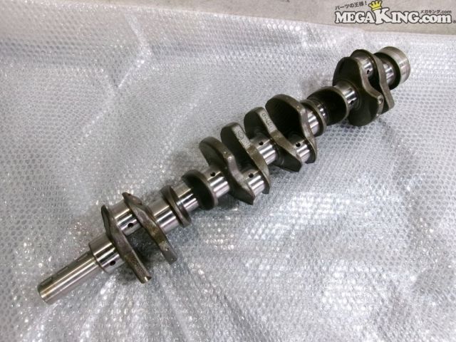 状態詳細 ジャーナルにガリキズは無さそうです。 クラックや曲がりは無さそうです。 商品は中古品の為、キズ、除去しきれていない汚れ、相応の使用感などあります。 個人的な主観となりますので、必ず画像にてご判断をお願いします。 状態につきましては見落とし、記載漏れ等ある場合がございますのでご購入をお考えの方は不明点等あればお気軽にご質問ください。 完璧な状態を求める方はO/H前提にご入札をお願いします。 ※消耗品のパーツに関しては基本的に交換前提でお願いします。 付属品は画像の物がすべてとなります。　　掲載枚数の関係上、画像ではわかり難い部分もありますが、ご納得頂ける方のみでお願いします。 中古品という事をご理解頂き、ノークレーム、ノーリターンでお願い致します。 ※ご注意 エンジン部品に関しては車種違いで取り付けできない場合を除いて、完全ノークレーム、ノーリターンとさせて頂きます。 万が一車種違いの場合は商品到着後1週間以内にご連絡下さい。 ※（1週間以内にご連絡が無い場合、クレームは、一切受け付けません） 商品は現品のみですので返金にて対応させていただきます。 補償範囲は商品の落札代金のみで、送料・取り付け工賃・その他諸費用は補償範囲外とさせていただきます。 以上の事項に同意される方のみご購入下さい。 特徴 コンディションランク 【 C 】 一般中古品 使用感があり傷やダメージはありますが、問題なく使える一般的な商品。 メーカー ニッサン タイプ 純正 型式・仕様 - 車種 - 品番 E3142 参考適合車種 S130 ハコスカ ケンメリ フェアレディZ 等 適合について 場合によっては加工が必要になる場合もございますので、マッチングに関しましては必ず上記記載車種を含め、ショップ等でご確認の上、ご入札ください。 適合に関しましてはあくまでも参考程度に記載しているため、適合を保証するものではありませんので一切クレームをお受けできないことをご了承ください。 あくまでもお客様の方でお調べ頂きご判断の上ご入札ください。 管理番号 KT2-1907 P:Oku - D:Higu - Ph:10 - SAGAWA　R:3360 / 75　-　17 - 14