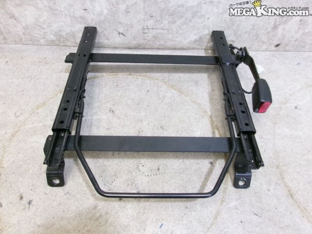 【中古】GD インプレッサ LOW POSITION セミバケット セミバケ シートレール 底6点止め 右 運転席 GG 等 / 2S8-098