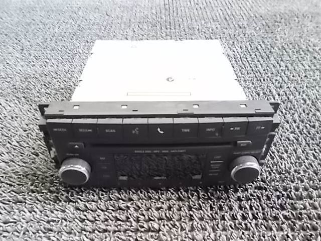 【中古】★激安!★Jeep ジープ クライスラー JKラングラー 純正 ノーマル CDデッキ CDプレーヤー オーディオ AUX 05064954AH / 2J10-248