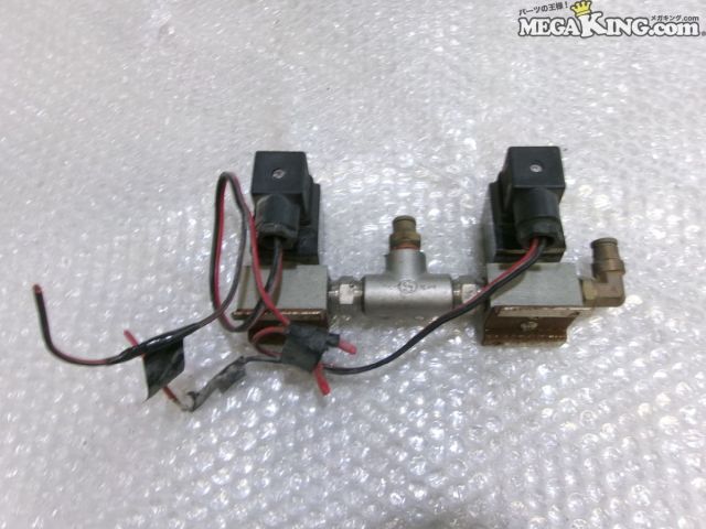 状態詳細 クラックは無さそうです。 弊社では動作未確認です。 商品は中古品の為、キズ、除去しきれていない汚れ、相応の使用感などあります。 個人的な主観となりますので、必ず画像にてご判断をお願いします。 状態につきましては見落とし、記載漏れ等ある場合がございますのでご購入をお考えの方は不明点等あればお気軽にご質問ください。 付属品は画像の物がすべてとなります。　　掲載枚数の関係上、画像ではわかり難い部分もありますが、ご納得頂ける方のみでお願いします。 中古品という事をご理解頂き、ノークレーム、ノーリターンでお願い致します。 特徴 コンディションランク 【 D 】 要補修品 使用感があり大きなダメージがある商品。 故障や破損や一部欠品など、何かしらの訳あり商品ではありますが部品取りや補修・修理して使われる方など状態よりも価格重視の商品。 メーカー SBD タイプ RC720W 型式・仕様 - 車種 - 品番 - 管理番号 2T4-434 P:Taka - D:Higu - Ph:6 - SAGAWA　R:1340 / 21　-　9 - 7