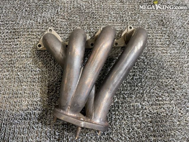 状態詳細 EK9 シビック タイプRにて使用していましたが、流用されている可能性がある為、 適合は参考程度にお考えください。 ■ 商品状態 下側パイプが欠品していますのでポン付けは出来ません。 パイプ部分には溶接補修跡が多数見受けられます。（2、3枚目画像参照） また、ステーが欠けた跡もあります。（4枚目画像参照） 現時点で目立つクラックや著しい曲がりは見受けられませんが、 修正前提でお考え下さい。 商品は中古品の為、キズ、除去しきれていない汚れ、相応の使用感などあります。 個人的な主観となりますので、必ず画像にてご判断をお願いします。 状態につきましては見落とし、記載漏れ等ある場合がございますのでご購入をお考えの方は不明点等あればお気軽にご質問ください。 付属品は画像の物がすべてとなります。　　掲載枚数の関係上、画像ではわかり難い部分もありますが、ご納得頂ける方のみでお願いします。 中古品という事をご理解頂き、ノークレーム、ノーリターンでお願い致します。 特徴 コンディションランク 【 D 】 要補修品 使用感があり大きなダメージがある商品。 故障や破損や一部欠品など、何かしらの訳あり商品ではありますが部品取りや補修・修理して使われる方など状態よりも価格重視の商品。 メーカー タナベ タイプ LIMIT AX 型式・仕様 - 車種 - 品番 - カラー_素材 オールステンレス サイズ パイプ径約43mm 管理番号 2T8-2154 P:Oku - D:Higu - Ph:8 - SAGAWA　R:2310 / 40　-　40 - 15