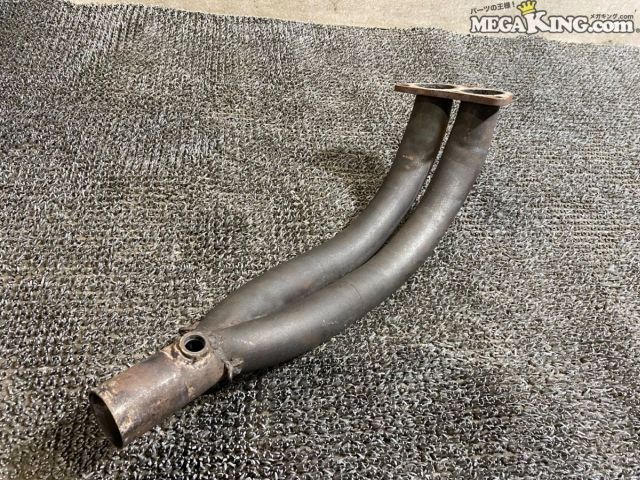 状態詳細 EK9 シビック タイプR B16Bにて使用していましたが、流用されている可能性がある為、 適合は参考程度にお考えください。 ■ 商品概要 排気系のカスタムや加工・補修用のベースパーツとしてご活用いただけます。 ■ 商品状態 エキマニ部分は欠品しています。 全体的に使用や経年に伴う焼け・変色・サビが見受けられます。 パイプ部分に溶接による加工・修復痕があります。（6枚目画像参照） また、底面や曲げ部分を中心に大きなガリ傷やへこみが複数箇所確認できます。（7枚目画像参照） クラックは見受けられませんが、加工痕や変形があるため、 修正前提でお考え下さい。 商品は中古品の為、キズ、除去しきれていない汚れ、相応の使用感などあります。 個人的な主観となりますので、必ず画像にてご判断をお願いします。 状態につきましては見落とし、記載漏れ等ある場合がございますのでご購入をお考えの方は不明点等あればお気軽にご質問ください。 付属品は画像の物がすべてとなります。　　掲載枚数の関係上、画像ではわかり難い部分もありますが、ご納得頂ける方のみでお願いします。 中古品という事をご理解頂き、ノークレーム、ノーリターンでお願い致します。 特徴 コンディションランク 【 D 】 要補修品 使用感があり大きなダメージがある商品。 故障や破損や一部欠品など、何かしらの訳あり商品ではありますが部品取りや補修・修理して使われる方など状態よりも価格重視の商品。 メーカー 社外 タイプ - 型式・仕様 - 車種 - 品番 - カラー_素材 オールステンレス サイズ パイプ径 約49mm 取付パイプ径 約50mm 管理番号 2T8-2158 P:Oku - D:Higu - Ph:8 - SAGAWA　R:2570 / 60　-　20 - 18