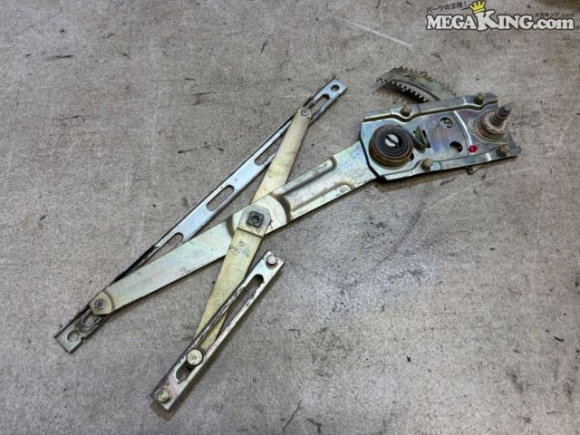 【中古】RT104 コロナ 純正 ノーマル フロント ウインドウレギュレーター 左 旧車 当時物 / 2T5-361