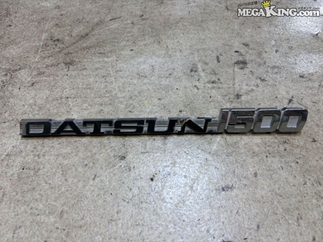 【中古】ダットサン 1500 純正 ノーマル エンブレム DATSUN1500 当時物 旧車 / 2T5-463