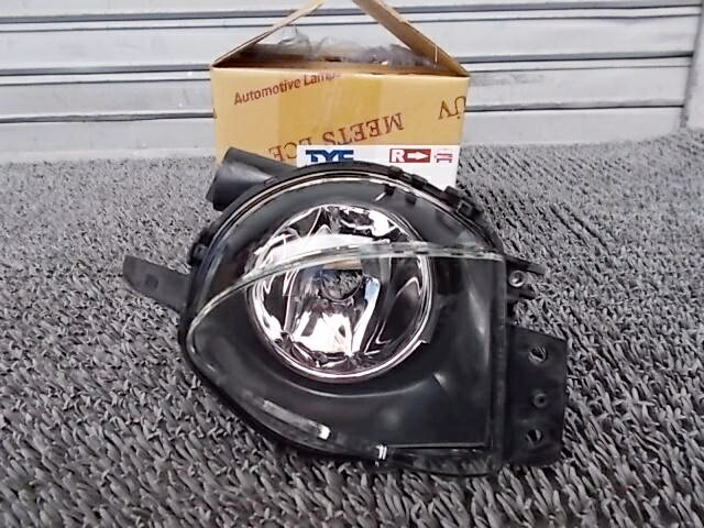 【中古】★新品!★BMW E90 3シリーズ セダン 前期 ? TYC フォグランプ フォグライト 右 19-0469001 / 2J5-223