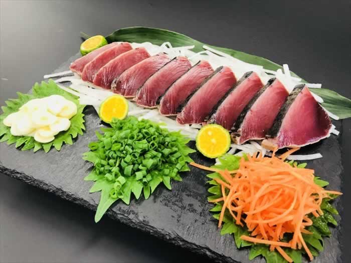 炭焼き鰹のたたき【かつお鰹カツオたたきビールのつまみおかずヘルシーダイエット冷凍食品手軽簡単おいしい炭火お取り寄せグルメ国産ギフト】