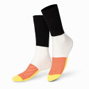 ブランド：　eatmysocks　イートマイソックス　 商品名：　Maki Box　靴下　 カラー：　MIX 素材：　 63.9% cotton, 29% polyester, 2.7% elastane, 4.4% polyamide サイズ： 　ユニセックス　ワンサイズ(23-28cm) ※靴下の洗濯について※ 初回は単独でお洗濯してください。 お洗濯の後は必ず、すぐに干して下さい。 陰干しをお勧めします。 長くお気に入りとしてご使用頂くためにも 参考にして頂けたらと思います。 ○ このソックス生地について ○ 生地 シーズン 伸縮性 サイズ感 厚手 &nbsp; 春 ● ある ● ゆったり &nbsp; ちょっと厚め &nbsp; 夏 ● なし ちょっとゆったり ふつう ● 秋 ● &nbsp; &nbsp; ジャスト ● ちょっと薄め &nbsp; 冬 ● &nbsp; &nbsp; ちょっとタイト &nbsp; 薄手 &nbsp; &nbsp; &nbsp; &nbsp; &nbsp; タイト &nbsp; ●サイズ感 ： アイテムによって違いますのでブランドのスタイル目安として参考にして下さい。 ○生地 ：ソックス生地としての厚みです。 ●シーズン ： このアイテム生地での着用出来る季節の目安です。 一見ソックスに見えないユニークなデザインが魅力的！ 男女兼用としてもお楽しみいただける、ユニセックスなソックスです。 足元にさりげなく取り入れることで、毎日がもっと楽しくなりそうですね♪ プレゼントにもおすすめです★ ●プレゼントラッピングお受けします。 ●●●eatmysocksとaはどんなブランド？●●● eatmysocksは、スペイン発の靴下ブランド 思いがけないものをかたどったユニークなソックスをデザインしています。 チーズバーガー、寿司、パンケーキなどのフードコレクションから、 動物や花などのトレンドアイコンまで、 クリエイティブでエッジの効いた遊び心のあるソックスコレクションを多数取り揃えており、 そのどれもが100％の驚きを保証する、ギフトに最適なアイテムです！