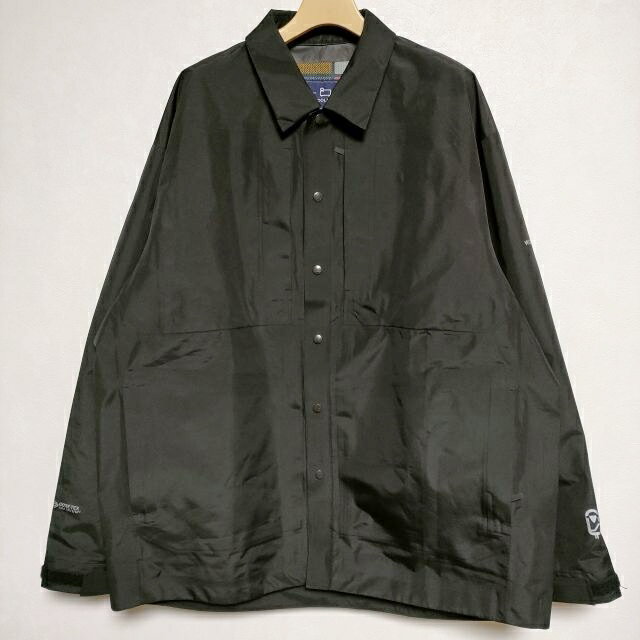 MF94901-199100814-229 商品説明 ブランド WOOLRICH アイテム ジャケット INFINIUM OVER SHIRT GORE-TEX WJOU0122 定価46200円 インフィニアム オーバーシャツ カラー ブラック※色は実物を見て判断したものを記載しております。発売時のカラー展開は把握しておりませんので、メーカー公式のカラーとは異なる場合もございます事をご了承くださいませ。 性別タイプ メンズ 表記サイズ USA M EU L 実寸サイズ 肩幅：約-cm着丈(前)：約75cm着丈(後ろ)：約79cm身幅：約65cm裄丈：約91cm袖丈：約-cm※記載以外のサイズが合わないことを理由とした返品はできませんので、 記載部分以外で実寸サイズの気になる箇所があれば必ず購入前にご質問ください。 品質表示 表生地 ポリエステル 裏生地 ポリエステル 季節・シーズン 春秋 状態 【参考ランク】 A-B 【全体の印象】 やや使用感はありますが、全体的な印象としては綺麗です。 【状態】 ややアタリ 、 やや使用感 【細かく見ると】 首まわり若干のアタリ ※保管時にできた折りジワ、繊維付着などはご容赦下さい。 仕様 フロント： ボタン ポケット：あり透け感： なし 裏地： あり 定価 46200円 商品説明 WJOU0122 その他 ※モニターの発色の具合によって実際のものと色が異なる場合があります。 質問などありましたらご遠慮なくどうぞ！状態ランク・サイズ計測について