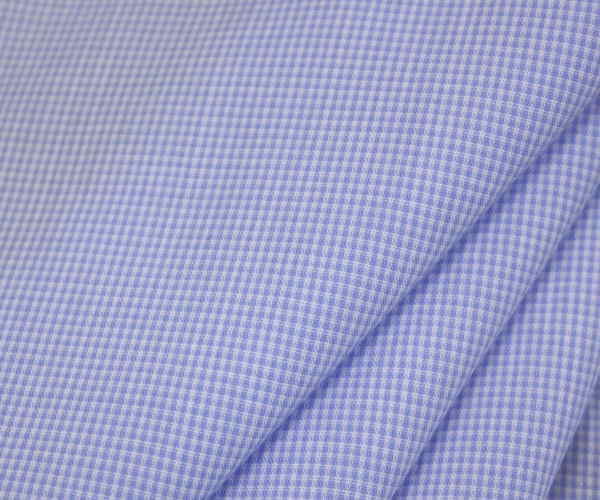 薄手でちょっとハリのあるTC先染めオフホワイト&爽やかなサックス ブルーの超ミニミニ ギンガムチェック平織り生地 コットン ポリエステル 日本製 布 布地 服地...