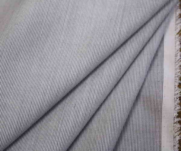 薄手でちょっとハリのあるTC先染めオフホワイト&グレーコードレーン 平織り生地 コットン ポリエステル 日本製 布 布地 服地 コットン生地 綿 シャツ地 通販...