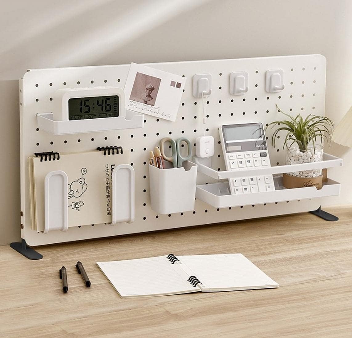 kikluneの【6680円→実質6012円 P10利用! 11/19 23:59迄】有孔ボード 卓上 収納 パンチングボード 自立式 多機能 コンテナ 机上用 仕切り式 文房具 整理整頓 小物入れ 化粧品収納 おしゃれ DIY 取付簡単 デスクオーガナイザー ペン立て｜アングル2