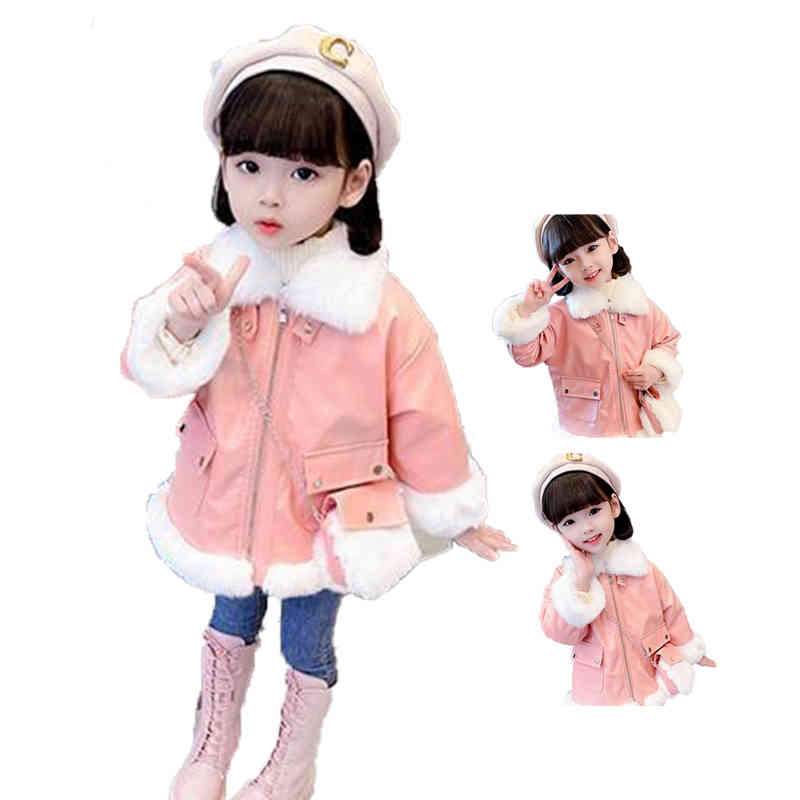 サイズ90 100 110 120 130サイズについての説明90着丈40cmバスト78cm袖丈28cm肩幅34cm100着丈43cmバスト82cm袖丈30.5cm肩幅35.8cm110着丈46cmバスト86cm袖丈33cm肩幅37.5cm120着丈49cmバスト90cm袖丈35.5cm肩幅39cm130着丈52cmバスト94cm袖丈38cm肩幅41cm※寸法は商品を平置きにし、外側から採寸したサイズです。 メジャーでの採寸のため、1-3cm誤差がある場合がございますがご了承ください。素材PU色ピンク備考 ●サイズ詳細等の測り方はスタッフ間で統一、徹底はしておりますが、実寸は商品によって若干の誤差(1cm・3cm )がある場合がございますので、予めご了承ください。 ●商品の色は、撮影時の光や、お客様のモニターの色具合などにより、実際の商品と異なる場合がございます。あらかじめ、ご了承ください。●製品によっては、生地の特性上、洗濯時に縮む場合がございますので洗濯時はご注意下さいませ。▼色味の強い製品によっては他の衣類などに色移りする場合もございますので、速やかに（脱水、乾燥等）するようにお願いいたします。 ▼生地によっては摩擦や汗、雨などで濡れた時は、他の製品に移染する恐れがございますので、着用の際はご注意下さい。▼生地の特性上、やや匂いが強く感じられるものもございます。数日のご使用や陰干しなどで気になる匂いはほとんど感じられなくなります。 メーカー希望小売価格はメーカーカタログに基づいて掲載しています