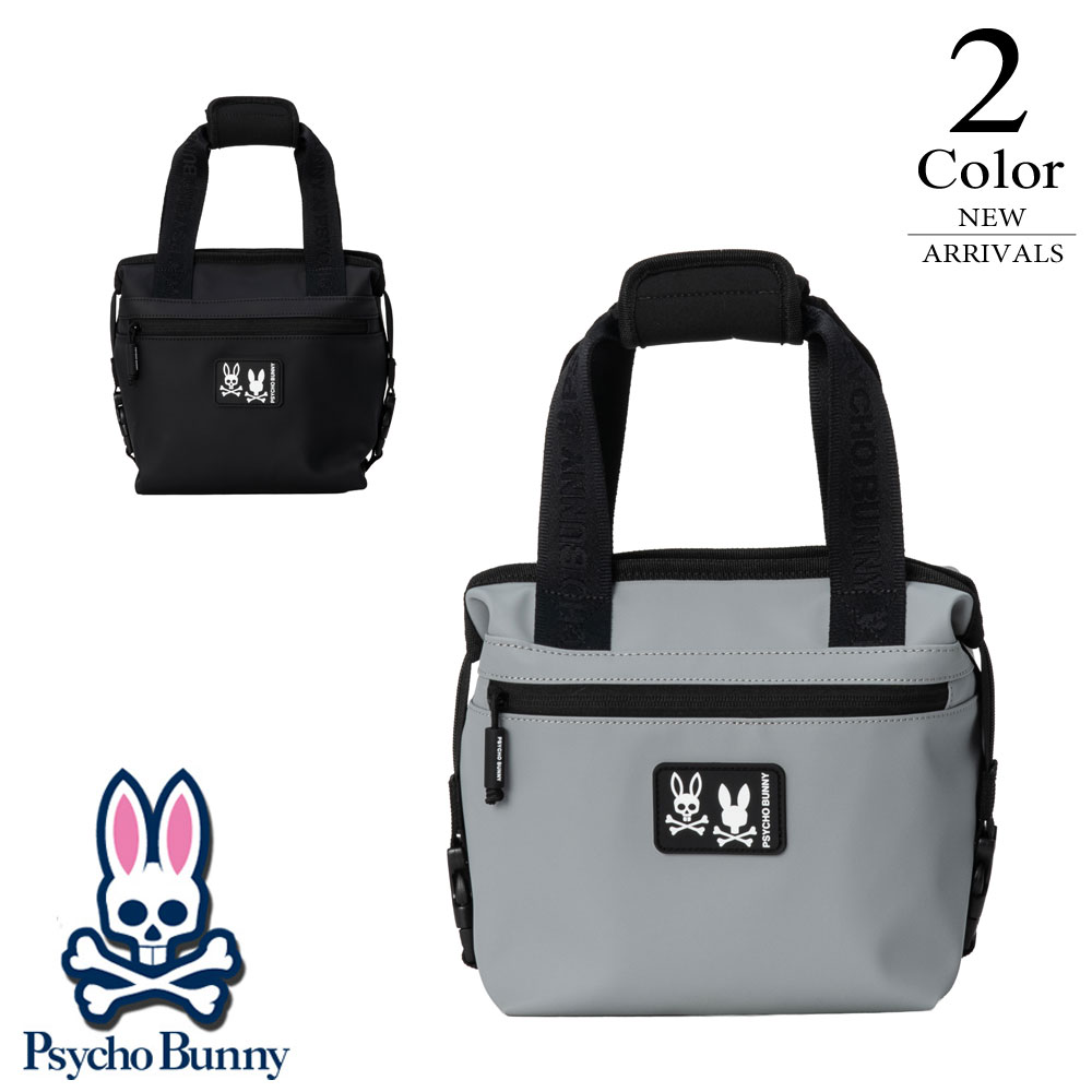 ※ メーカー希望小売価格はメーカー商品タグに基づいて掲載していますPsycho Bunny はROBERT GODLEY（ロバート・ゴットレー氏）が2006 年に立ち上げたブランド。 アメリカン・トラッドを独自の感性でアレンジした「サイコバニー」シリーズがニューヨークを中心に大きな反響を呼び、 その後、アパレルラインもスタート。トラッドやプレッピーなベーシックなテイストにウサギ＆ドクロをモチーフにした シニカルなロゴを絶妙にマッチさせたニューヨークスタイルのデザインが、「サイコバニー」の認知度と人気を定着させた。 　商品のイチオシポイント！ ★ ラバー風のマット合皮生地と正面のラバーワッペンが特徴。左右のファスナー端をバックルで固定し、形状を整え使いやすさを向上。 ★ ファスナースライダー2個付きで間口が開閉しやすい仕様。ハンドルには握りやすいグリップカバー付き。 ★ ポケットは外1、内1 　店長からのおすすめコメント 　 ★　人気のゴルフウェア ★　スポーティーで機能的なデザイン！ ★　新品 　商品詳細 　ブランド名 Psycho Bunny　(サイコバニー） 　商品名 ラウンドバッグ MONOTONE EDITION 　素　材 合成皮革(PU) 横幅：22cm　マチ（厚さ）：12cm　高さ（たて）：24cm 　メーカー　希望小売価格 10,000円 〔+税〕 　備　考 ★実店舗にて、同時販売につきごくまれに在庫切れになる時がございます。 ※商品画像をクリックすると大きな画像が表示されます。 ※メーカー希望小売価格はメーカー商品タグに基づいて掲載しています 　商品画像について 当店内のすべての画像はデジタルカメラによるものです。お客様のパソコン設定（OS・モニタ）や天候によって、商品の色や素材感が異なって見える場合がございます。