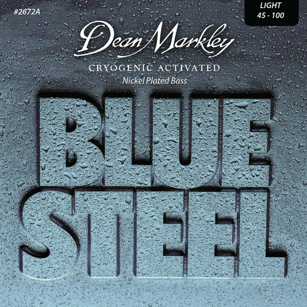 DeanMarkley BLUE STEEL Nickel Plated [Electric Bass]DM2672A 独自配合、凍結技術を使用した芯線と複合巻線技術のニッケルプレートワウンド弦 ディーン・マークレイ・ブルースティールベース弦は、轟音、リズミカルなスラップ、芸術的なラインのいずれにも対応します。液体窒素で凍結させたブルー・スティール弦は、巨大なトーン、レゾナンス、そして寿命を実現します。このベース弦は長持ちします。パンチの効いた音を出すには、ステンレス・スチールのベース弦をお試しください。ブルー・スティールNPSベース弦は、ニッケル・プレート・スティールのようなウォームでリッチなトーンを得ることができます。4弦と5弦のセットをご用意しています。独自の複合巻線技術により、インテリジェントな構造になっています。多くの人は、私たちの弦を作るための技術と精巧さを知らないかもしれません。ディーン・マークレーでは、ベース弦の製造方法はもちろん、すべての弦の製造方法がユニークです。どの会社も少しずつ違いますし、「レシピ」も、同じように見えても、かなり多様です。0.050より小さい弦を除いて、私たちのベース弦はすべて複合巻きで作られています。これは、簡単に言えば、より細いのワイヤーを使って弦の質量を増やすということです。巻線の方向を層間で逆にすることで、「網目状に」させています。これにより、弦がより滑らかになります。なお、「複巻」といっても、巻線は2本とは限りません。0.095のような太いゲージになると、3本の巻線を使います。これには2つの理由があります。第一に、最終の巻線を適度に細くすることです。これにより、弦の表面が滑らかになります。また、圧縮法を使用することで、より細く、より柔軟な芯線を使用することができ、弦の演奏性を高めることができます。さらに、非常に重要な要素として、最終的なレシピを得るためには、プロセステンション（巻線の過程で芯線が保持されるテンション）も同様に重要です。ベース弦を作る際に考慮するもう一つの要素は、「コアと巻線の比率」です。この比率は、演奏性と耐久性を両立させるための最適な配合を追求していく中で変化していきます。芯線の割合が多すぎると、演奏性が損なわれます。芯線の割合が少なすぎると、ストリングが切れてしまうことがあります。1900年代初頭のピアノ弦業界には、「弦の張力はコアの破断点の66％を超えてはならない」というルールがあります。私たちのエンジニアリング哲学は、新しいデザインを開発する際に60％のルールを維持しています。なぜなら、私たちの弦はピアノのようにハンマーで叩かれるのではなく、弾かれたり、叩かれたりするからです。使用されている各素材には、張力に影響を与える特定の重量があるため、数学的モデリングを用いて、コアと巻線のちょうど良い組み合わせを決定しています。専門的に聞こえるかもしれませんが、重要なのは持続性のある素晴らしい音の弦を作ることです。 5