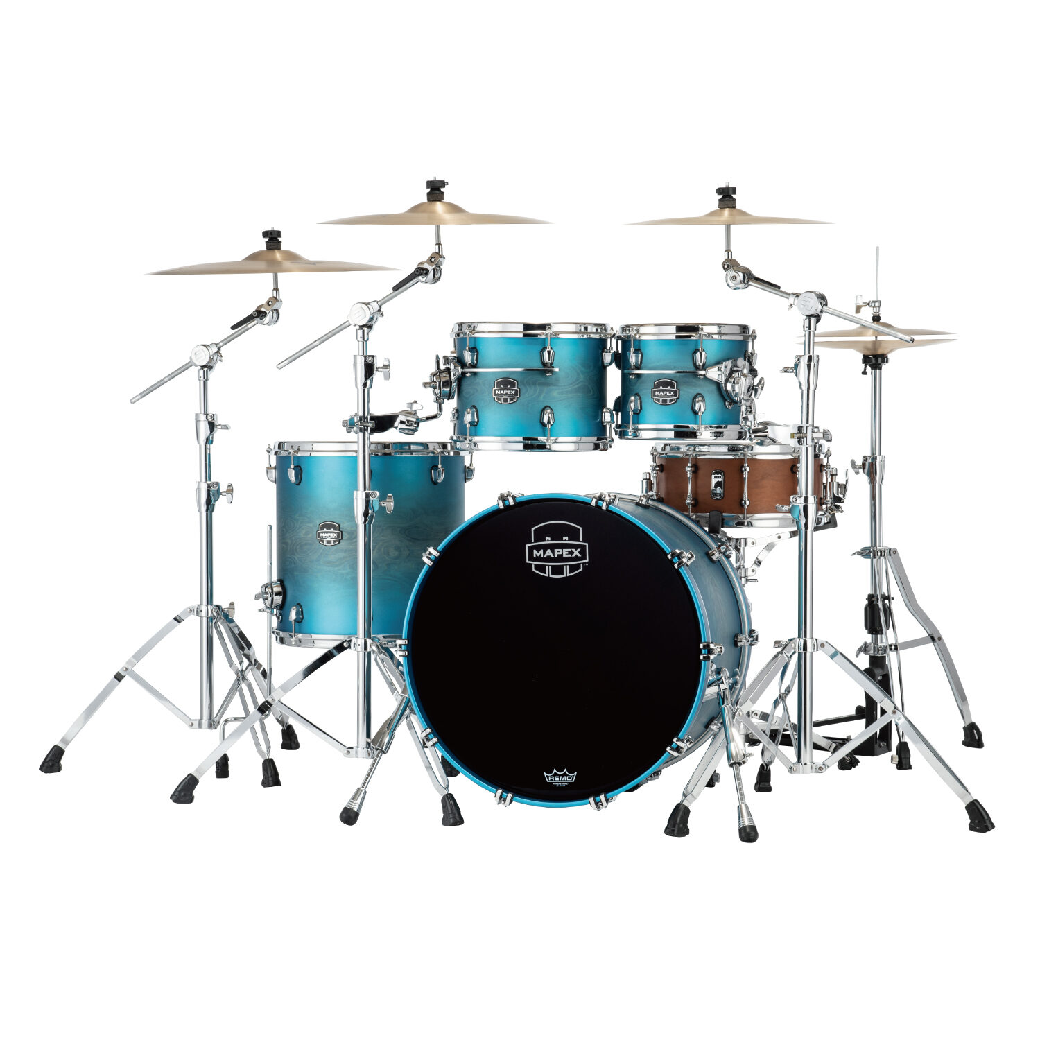 Saturnバーチ/ウォールナット・ハイブリッド・シェルの最初のバージョンは2012年に限定版としてリリース。 このシェルは最大限のパンチとローエンドサウンドを提供、そして2020年、バーチ/ウォールナット・ハイブリッドのコンセプトがSaturnEvolutionシリーズで復活しました。 デザインラボとSONIClearアテネーション・システム(SAS)によって強化されたバーチ/ウォルナット・シェルの新バージョンは最高の響きを提供しサウンドに厳しいドラマーが望む音質を調節するためのチューニングを容易にすることに成功しました。 全てのSaturn EVOLUTIONタムに採用されている革命的な新しいMAPEXドラム “Halo “マウントはタムドラム本来のサウンドとサスティーンを十分に発揮、シェルがオープンかつ自然な音色を自由に奏でることが可能です。 ドラムの直径が大きくなるにつれて、プライは徐々に厚くなり、深さは1/2インチずつ変化、ベアリング・エッジ、SASリング・システムも変化します。これらの要素が組み合わさることで1つのキットに素晴らしい音のシンフォニーが生まれ、完璧なドラムサウンドを奏でます。 Saturn EVOLUTIONの素晴らしい要素の一つは楽器の「感触」です。エアホールはその感触とシェル全体の響きの重要なポイントになります。度重なる研究、試作を経てシェルの共振に影響を与えない理想なポジションにたどり着きました。 デザインラボのフロアタムはすべて新しい「リフト」ブラケット・デザインを採用。フロアタム・ブラケットの金属パーツはシェルの外側に配置され、特殊なゴム製リフト・ガスケットによって隔離、これによりシェルからの圧力がすべて解放され、振動ロスが軽減されます。 セット内容: BD2218(22inchバスドラム)、FT1616(16inchフロアタム)、TT1209(12inchタムタム)、TT1008(10inchタムタム)、TH800(タムホルダー)x2 Mounting System: Halo Mounting System Shell: Birch and Walnut Hybrid Shell、SAS 2 (SONIClear Attenuation System) 10 Toms: 7-Ply, 6.15mm 12 Toms: 7-Ply, 6.85mm 16 Floor Tom: 7-Ply, 6.85mm 22 Bass Drum: 9-Ply, 8.55mm Hardware: Chrome / Black Brushed Hardware Hoops: Mapex Sonic Saver Hoops Mapex SONIClear Bearing Edge45° on Toms, and Floor Toms、60° on Bass Drum Air Flow Venting] 2 Vent Holes on Toms and Floor Toms、4 Vent Holes on Bass Drum Floor Tom Legs: SAS Static 90 Degree Floor Tom Legs、Sonic Pedestal Floor Tom Feet