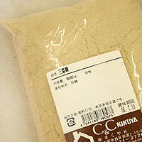 ■商品について 特有の風味と甘味が強い。早く香ばしくなるのでカラメル作りに向いています。 ※この製品は、小麦・乳・卵・そば・大豆・落花生、えび、かになどアレルギー物質を含む製品と同じ工場内で小分け製造しています。　 &nbsp; 名称 砂糖 内　容　量 500g 原　材　料 サトウキビ糖（タイ・南アフリカ・沖縄ほか）、ビート（北海道） 保存方法 高温多湿、直射日光を避け、 冷暗所にて保存してください。 使用上の注意 開封後は害虫にご注意の上保管して下さい。 固まりやすいのでよくほぐしてから使用して下さい。 配送方法 常温・冷蔵 加工者 株式会社きくや　 〒451-0043 名古屋市西区新道2丁目15-9 原産国 日本 賞味期限 長期保存可能な食品ですので、賞味期限の記載はしておりません。