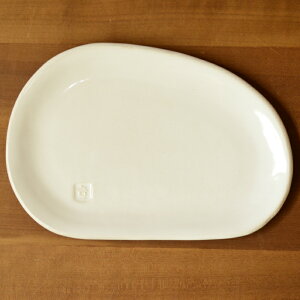 【笠間焼】Toshiko Brand そら豆皿(中)　陶器　ギフト　贈り物　プレゼント　シンプル　白　ワンプレート
