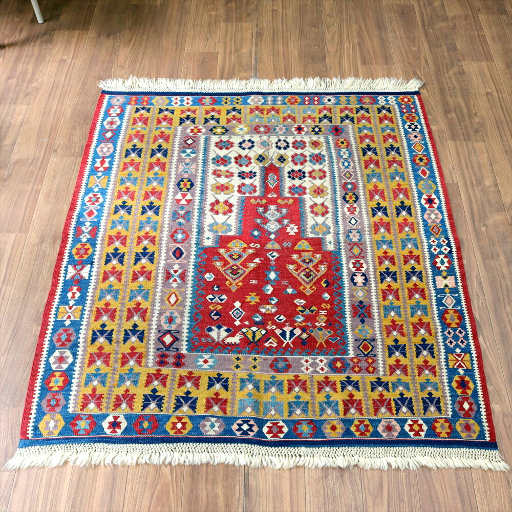 トルコ手織りキリム・コンヤ　草木染156×135cm階段状の赤いミフラープ