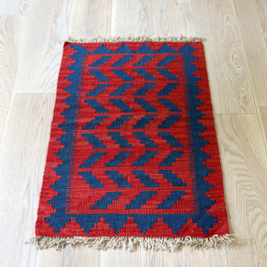 Rakuten - 【15%OFFクーポン対象】カシュカイキリム イラン 手織り 92×70cm カラフルな幾何学モチーフ